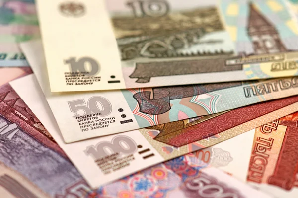 Russische roebel. 10, 50 en 100 roebel bankbiljetten — Stockfoto