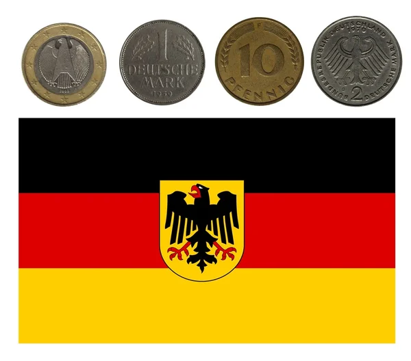 Германия, монеты и флаг — стоковое фото