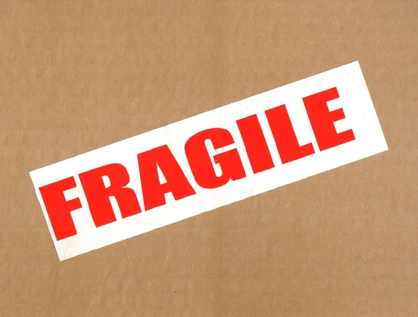 Fragile scritta su cartone Marrone — Foto Stock