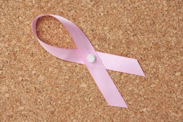 Wstążka świadomości raka piersi — Zdjęcie stockowe