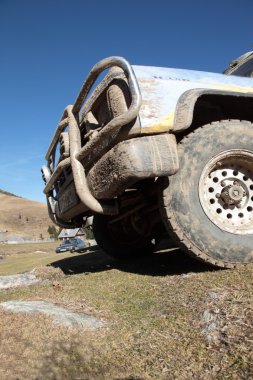 gökyüzünde Jeep