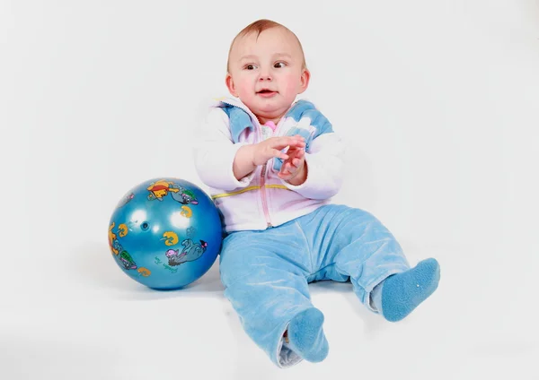 Bambino con una palla — Foto Stock