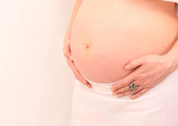 Grande pancia di donna incinta Foto Stock