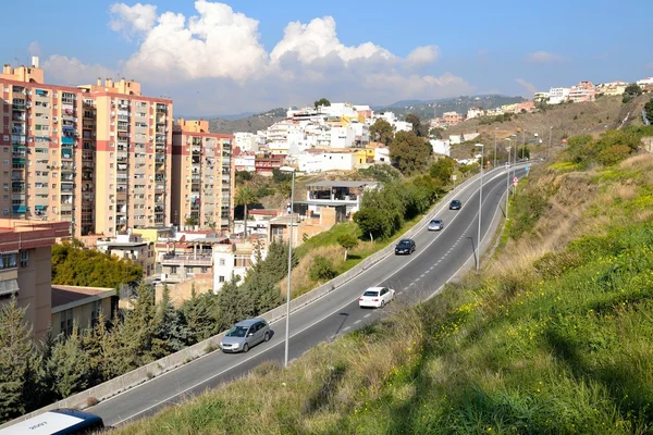 Edificios de Málaga con vistas a una de las montañas — Foto de Stock