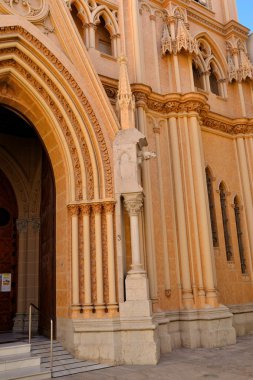 şehir merkezinde bir kilise malaga