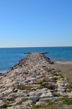 malaga içinde denize taş yolu