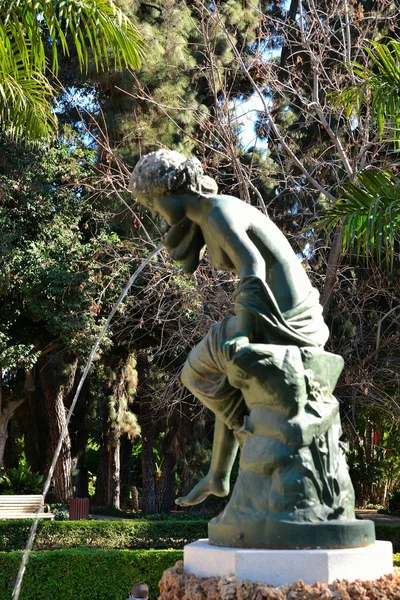 stock image Women with water statue in park malaga