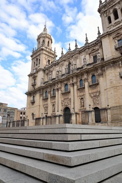 Spaanse kathedraal in de stad van jaen — Stockfoto