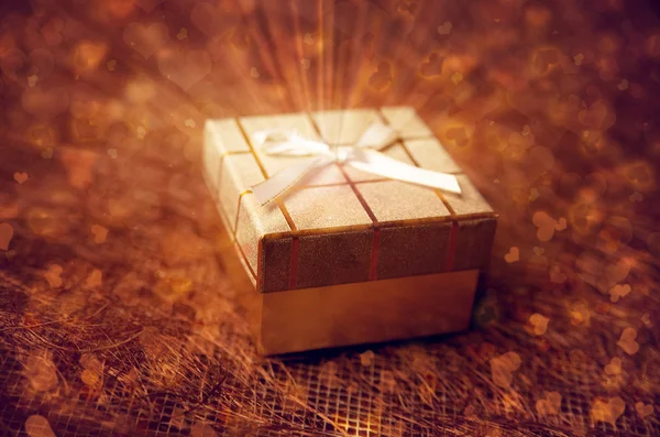 Magische doos met cadeau — Stockfoto