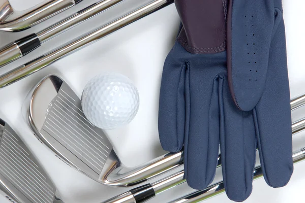 Clubes de golf con pelota y guante — Foto de Stock