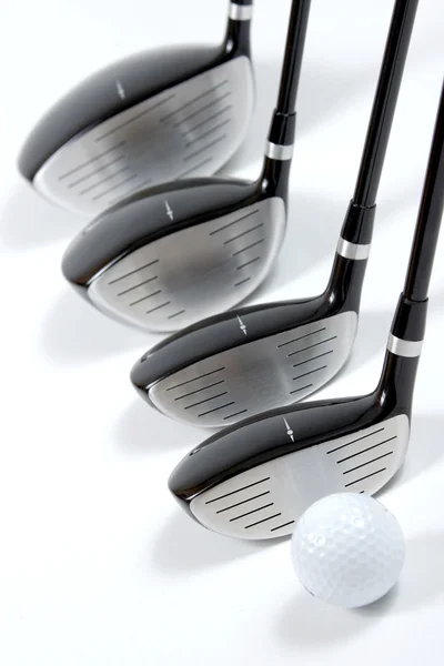 Golfbal met golfclub — Stockfoto