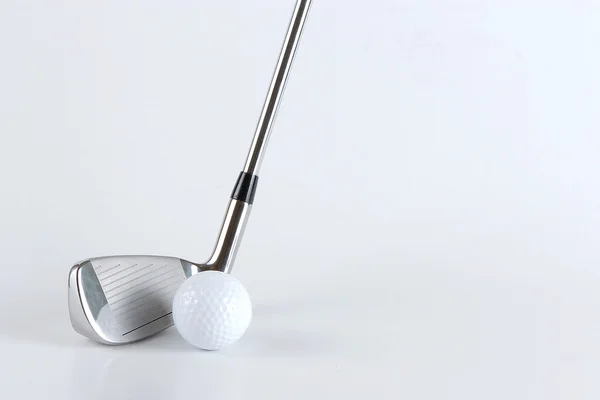 Golfbal met golfclub — Stockfoto