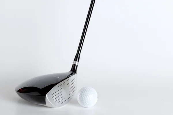Bola de golfe com clube de golfe — Fotografia de Stock