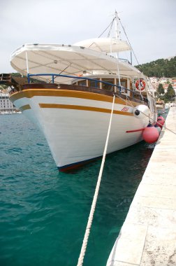 tekne ile Hvar Harbour