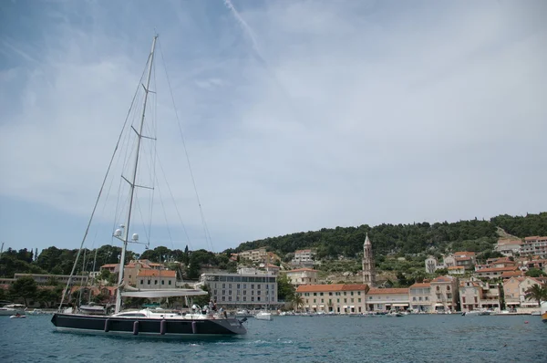 Porto de Hvar com barcos — Fotografia de Stock