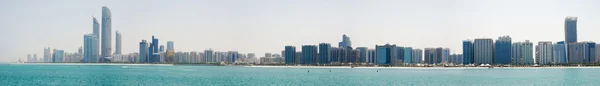 Linha do horizonte Abu Dhabi — Fotografia de Stock