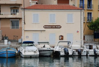 Büro du port cassis içinde