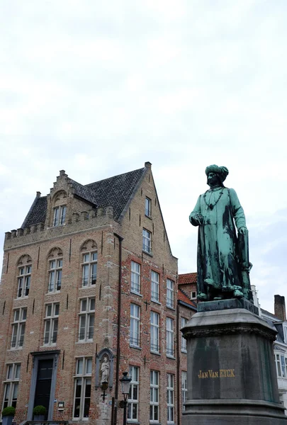 Satue av Jan van Eyck i Brygge (Belgien) — Stockfoto