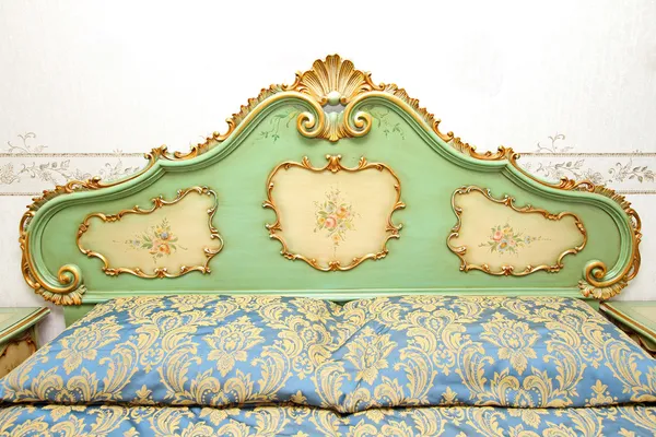Detalhes da cama barroca — Fotografia de Stock