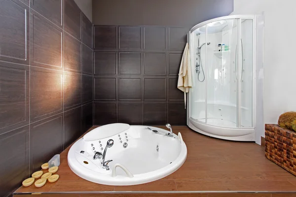 Минималистическая ванная комната — стоковое фото