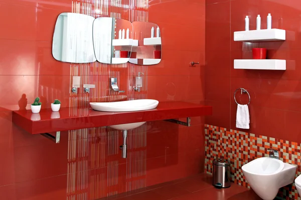 Красная ванная — стоковое фото