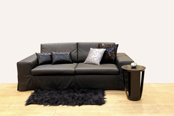 Современный диван — стоковое фото