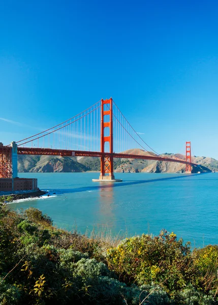Η χρυσή γέφυρα πυλών στο Σαν Φρανσίσκο με την όμορφη μπλε ocea — Φωτογραφία Αρχείου