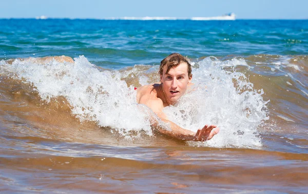 Body Surfing na praia — Fotografia de Stock