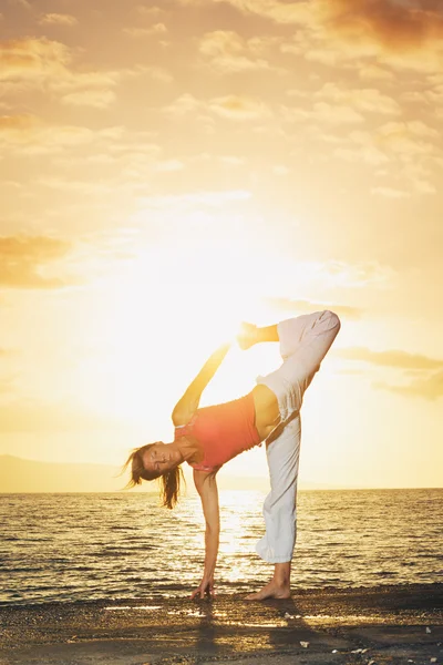 Beautiful Yoga Woman at Sunset — Stock Photo, Image