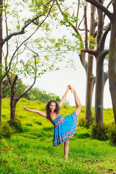 Donna afro-americana, stile di vita casual divertente concetto — Foto Stock