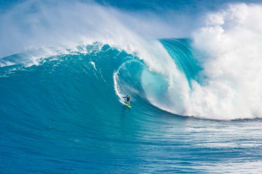 Maui, Merhaba - 13 Mart: profesyonel sörfçü carlos Regi rides bir gi