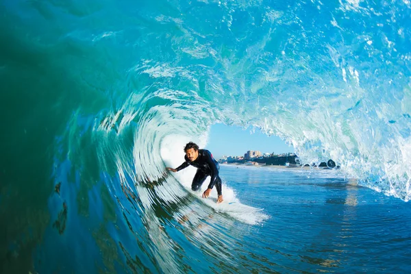 Surfista na onda azul do oceano — Fotografia de Stock