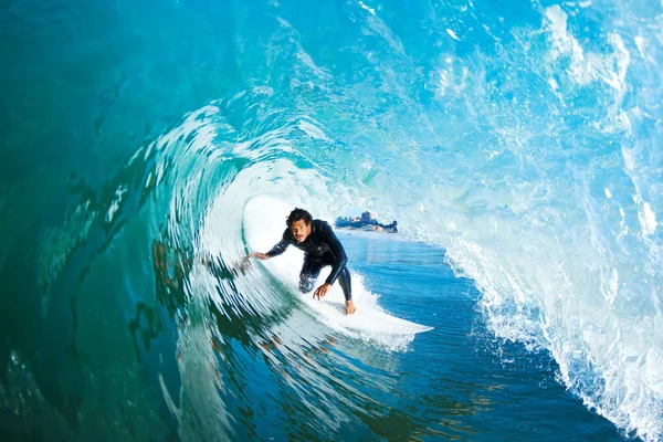 Surfista en Blue Ocean Wave —  Fotos de Stock