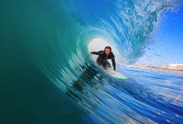 在蓝色的海洋波浪冲浪者 — 图库照片