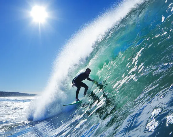 Surfista sull'onda blu dell'oceano — Foto Stock