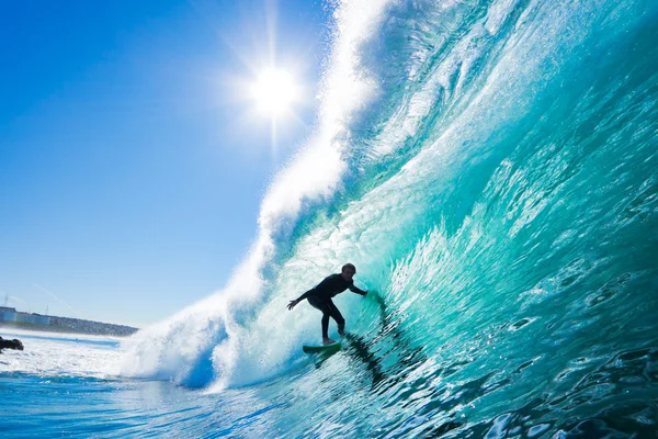 Surfista en Blue Ocean Wave —  Fotos de Stock