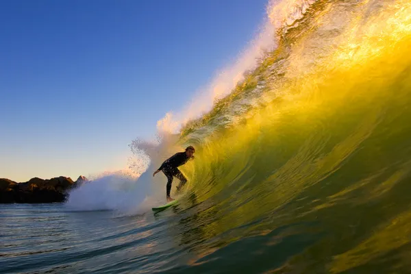 Surfista do pôr do sol — Fotografia de Stock