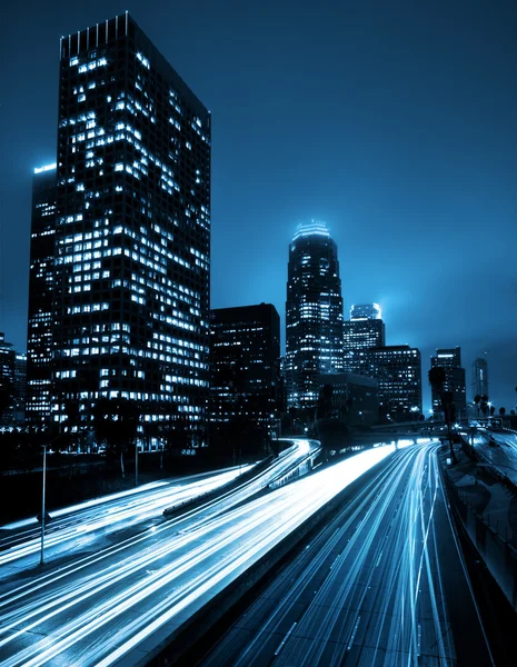 洛杉矶，城市的城市在夕阳与高速公路交通 — 图库照片