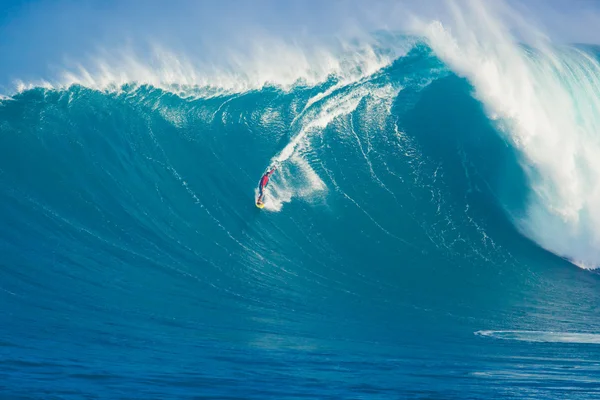 毛伊岛，嗨-3 月 13 日： 职业冲浪选手旧金山义大利文骑 — 图库照片
