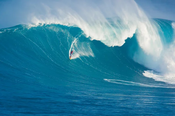 MAUI, HI - 13 MARZO: Surfista professionista Francisco Porcella ride — Foto Stock