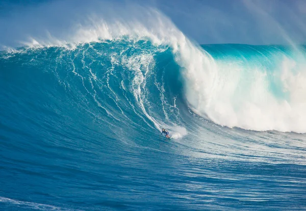 Мауї, Привіт - 13 березня: професійний серфер Марсіо Фрейре їде g — стокове фото