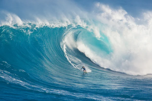 Surfista en Ola Gigante —  Fotos de Stock