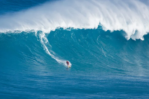 MAUI, HI - MARÇO 13: Surfista profissional Francisco Porcella ride — Fotografia de Stock