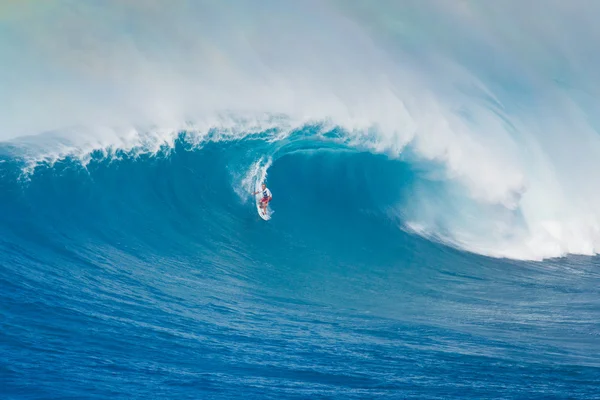 MAUI, HI - MARÇO 13: Surfista profissional Michel Larronde monta a — Fotografia de Stock