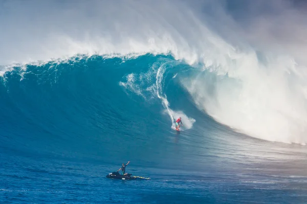 Maui, hi - maart 13: professionele surfer francisco porcella rit — Stockfoto