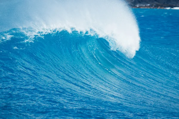 Hermosa ola azul del océano — Foto de Stock