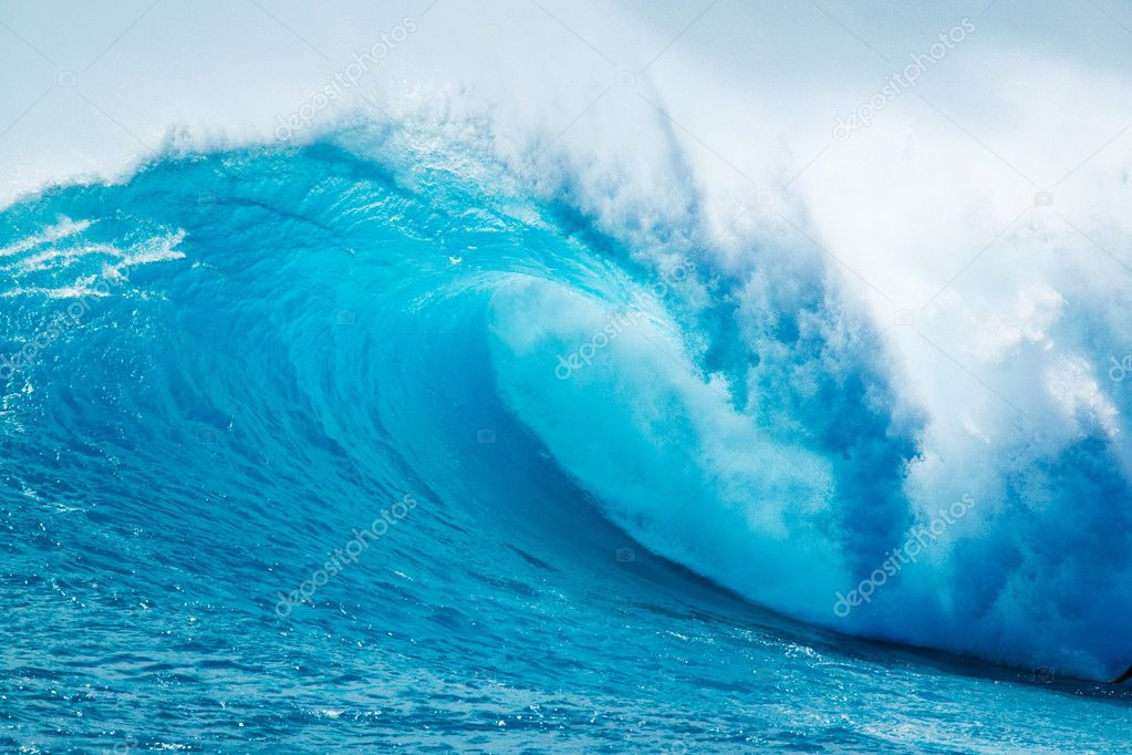 Beautiful Blue Ocean Wave — Stock Photo © Epicstockmedia 8469477