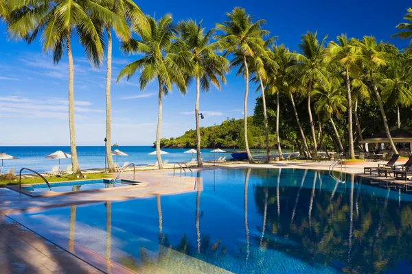 Tropisches Resort Pool — Stockfoto