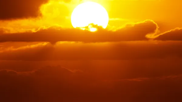 Dramatický červený západ slunce — Stock fotografie
