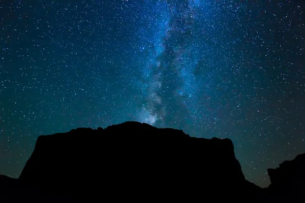 Ночное небо, звезды и галактика — стоковое фото